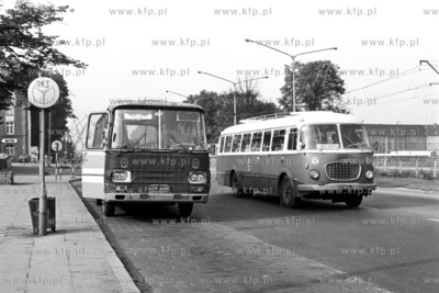 Przystanek autobusowy tuz obok dworca PKS na ulicy...