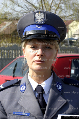 Wczesnym popoludniem trzech uzbrojonych mezczyzn dokonalo...