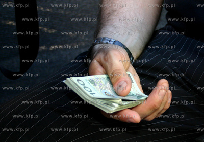 Liczenie pieniedzy 
01.07.2006 
Fot. Andrzej J. Gojke...