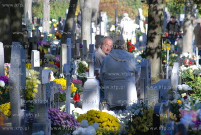 Cmenarz w Gdyni Cisowej. Swieto Zmarlch.
01.11.2006
fot....