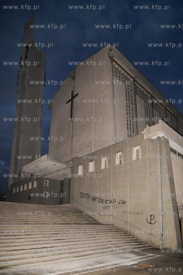 Antyklerykalne napisy pojawily sie na kosciolach w...