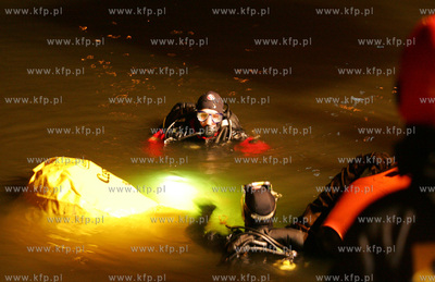 Szczecin. Okolo godz 00.20 samochod osobowy marki BMW...