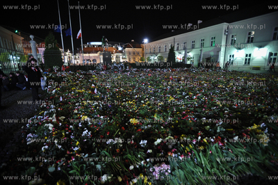 Pozegnanie pary Prezydenckiej na Krakowskim Przedmiesciu...
