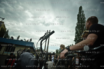 Dzielnica - stolica - Streetwaves. Akcja miejska wyprowadzajaca...