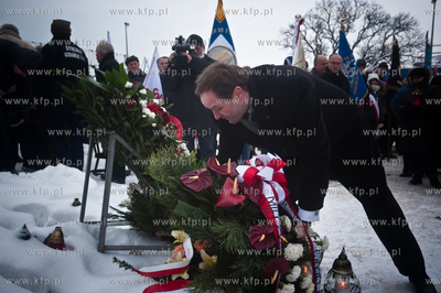 Zlozenie zniczy i wiencow w Rocznice Grudnia 70 pod...