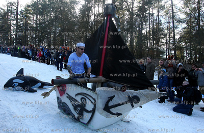 Druga edycja Crezy slide - Zjazdu na byle czym, odbywajaca...