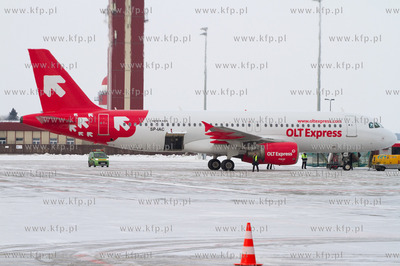 Airbus 320 linii YES Airways, polskiej linii czarterowej,...