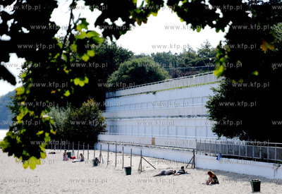 Lazienki przy molo w gdyni Orlowie zostan1 rozebrane....