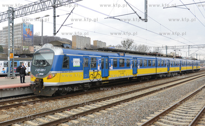 Pociag SKM na Dworcyu Gdynia Glowna Osobowa 15.03.2015...