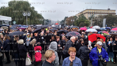 Ogólnopolski strajk kobiet w Gdyni na Skwerze Kościuszki....