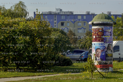 Gdańsk, Przymorze ul. Kołobrzeska. Reklamy wyborcze...