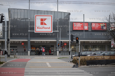 Gdynia. Srodki ostroznosci w zwiazku z pandemia koronawirusa...