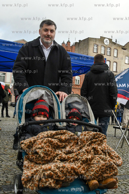 Około setki przeciwników szczepień i obostrzeń...