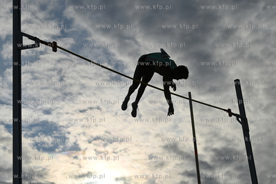 36. Tyczka na molo. 23.06.2023 fot. Wojciech Stróżyk...