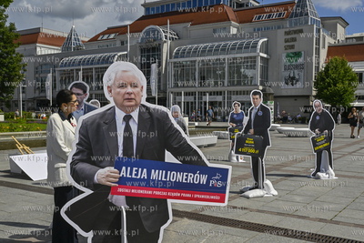 Sopot. Plac Przyjaciol Sopotu.  Konferencja prasowa...