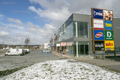 Centrum handlowe przy ulicy Ignacego Domeyki w Pruszczu...