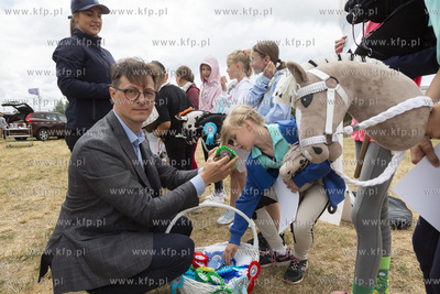 Zawody PONY CUP 2023 HOBBYHORSE przed Urzędem Gminy...