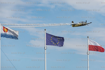 Red Bull Konkurs Lotów w Gdyni. akrobacja grupowa...