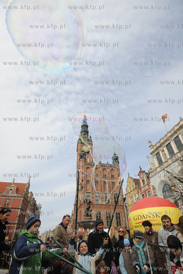 Festiwal baniek mydlanych w Gdansku na Dlugim Targu....
