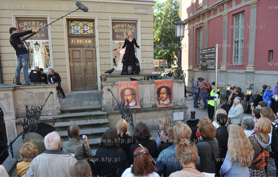 Gdansk. Dlugi Targ. Happening pt Aktorzy Przyjechali...