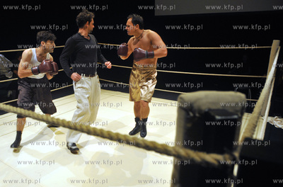 Spektakl Charlie Bokserem w rezyserii Piotra Cieplaka...