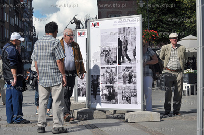 Otwarcie wystawy plenerowej "Powrot Majora" na Dlugim...