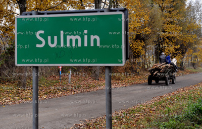 Wies Sulmin na Kaszubach. Wjazd od strony Lezna. 29.10.2011...