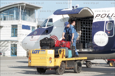 Samolot ATR-72 Polskich Lini Lotniczych LOT na lotnisku...