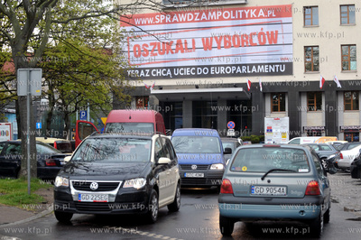 Kampania wyborcza do Europarlamentu. Billboard z haslami...