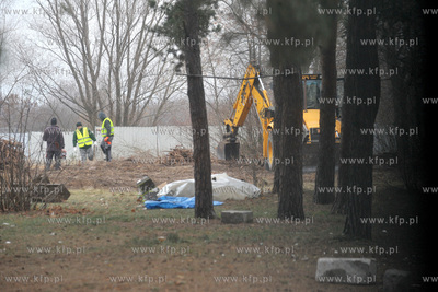 Gdansk Brzezno. Likwidacja starego cmantarza na al....