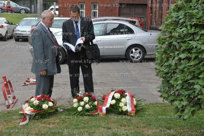 Gdańsk, ul. Kładki. Uroczystość przy tablicy upamiętniającej...