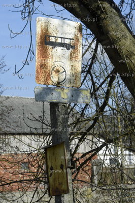 Lipusz na Kaszubach. Przystanek autobusowy na żądanie...