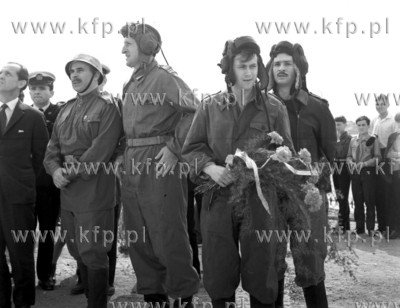 Bohaterowie "Czterech pancernych" na Westerplatte ....