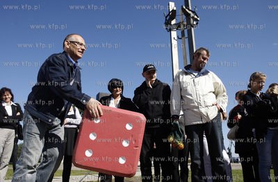 Gdansk. Plac Solidarnosci. Gra plenerowa SEGMENT, czyli...