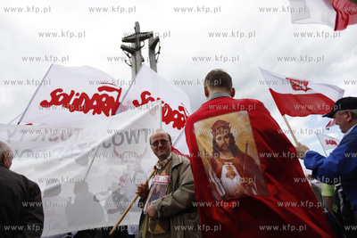 Gdansk. Manifestacja przedstawicieli NSZZ Solidarnosc...