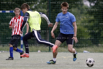 Gdansk Zaspa. Pilkarski turniej dzikich druzyn Do przerwy...