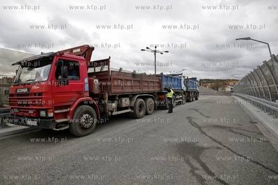 Proby obciazeniowe na estakadzie nad al. Grunwaldzka....