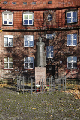 Pomnik ks. Bronislawa Komorowskiego w Gdansku Wrzeszczu.
26.10.2012
fot....