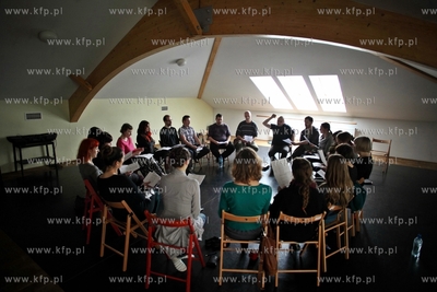 Sopocka Scena off de Bicz. Warsztaty spiewacze z Adamem...