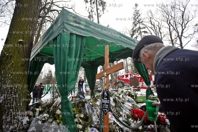 Cmentarz garnizonowy w Gdansku. Pogrzeb pilkarza i...