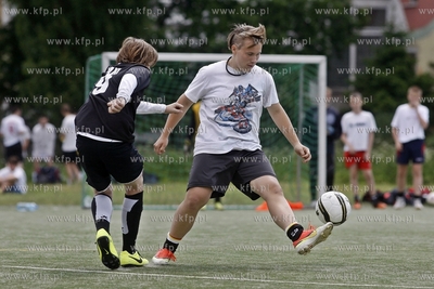 Gdansk Zaspa. Pilkarski turniej dzikich druzyn Do przerwy...