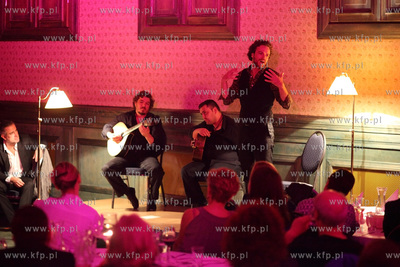 Siesta Festival. Wieczor Fado. Wystep Duarte w sali...