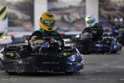 Fun Arena. Wyścig gwiazd. Na torze gokartów elektrycznych...