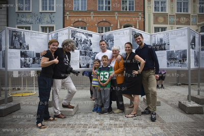 Gdańsk. Długi Targ. Wernisaż wystawy zdjęć Zbigniewa...