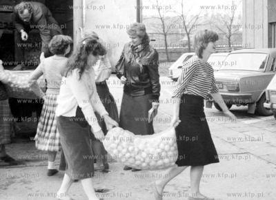 Cebula, ziemniaki, jablka  dzialy socjalne zakladow...