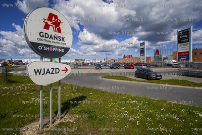 Gdańsk. Parking przy centrum handlowym Auchan. 07.05.2020...