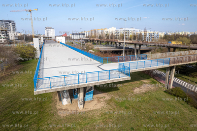 Kładka na Zaspie, łacząca Młyniec i Rozstaje, wznosząca...