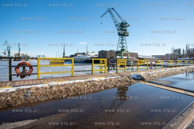 Gdańsk, Stocznia Cesarska.  Nz. Żuraw M3. 14.02.2021...