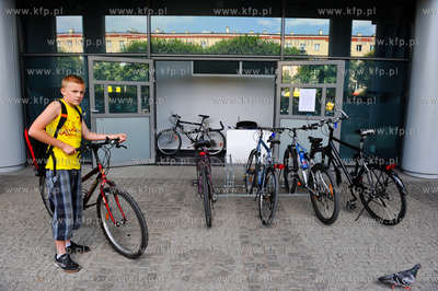 Gdansk Wrzeszcz. Bezplaty strzezony parking rowerowy...