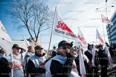 Gdansk. Protest pracownikow Portowej Strazy Pozarnej...